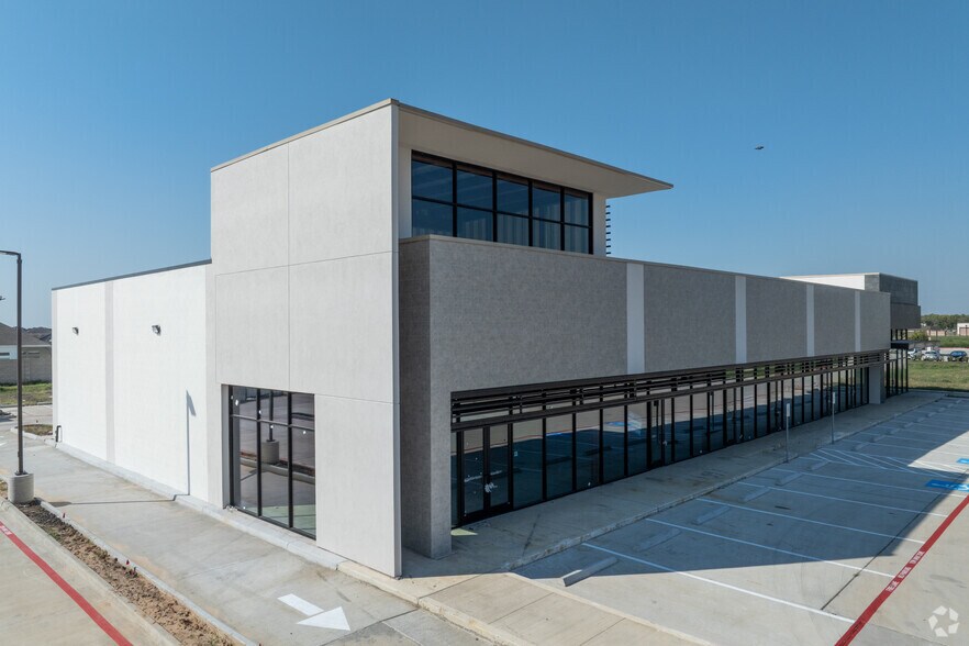 More Photos Of 2944 Meridiana Pky, Rosharon Freestanding For Lease