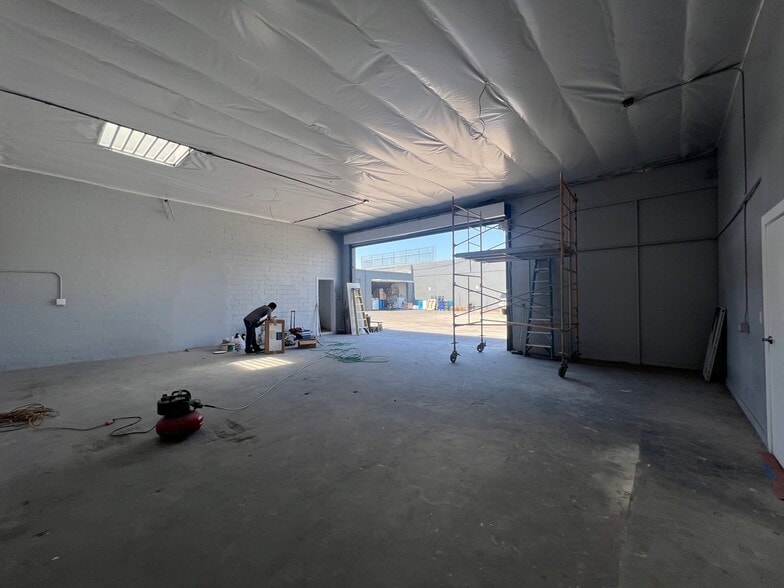 More Photos Of 7119-7125 Laurel Canyon Blvd, North Hollywood Warehouse For Lease