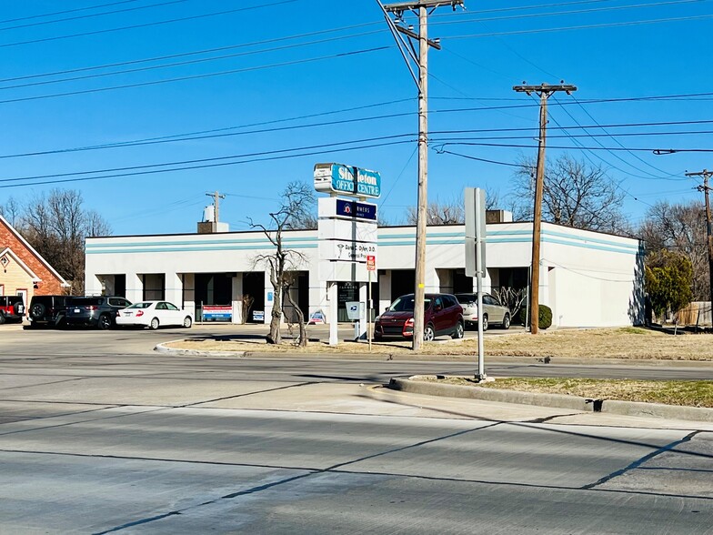 Primary Photo Of 305 NW Sheridan Rd, Lawton Medical For Sale