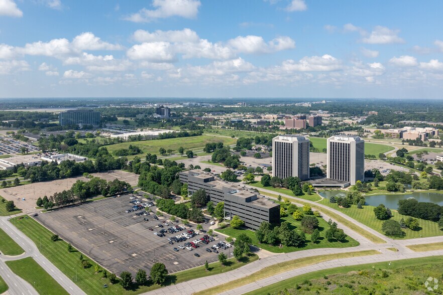 More Photos Of 4-6 Parklane Blvd, Dearborn Office For Lease