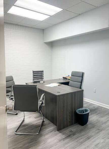More Photos Of 11524 N Rodney Parham Rd, Little Rock Medical For Lease