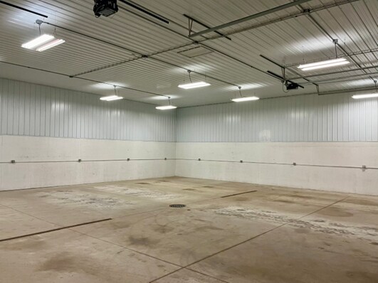 More Photos Of 2223 Woodale Ave, Howard Warehouse For Lease