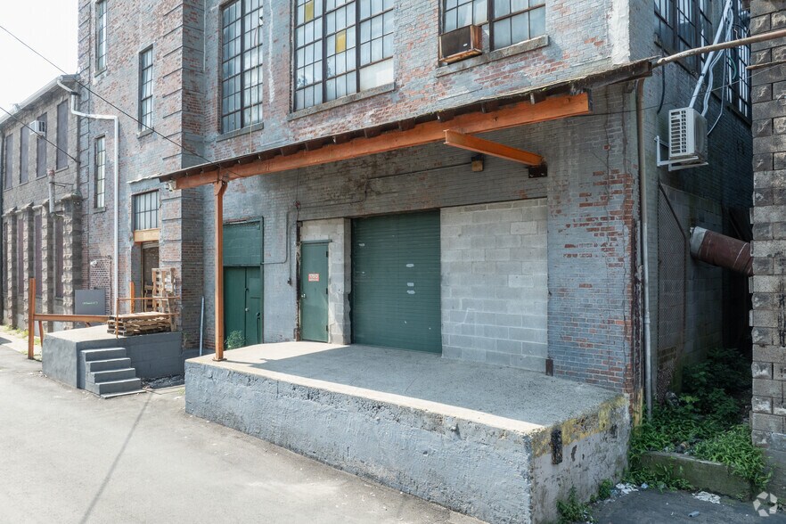 More Photos Of 85 Wagaraw Rd, Hawthorne Manufacturing For Lease