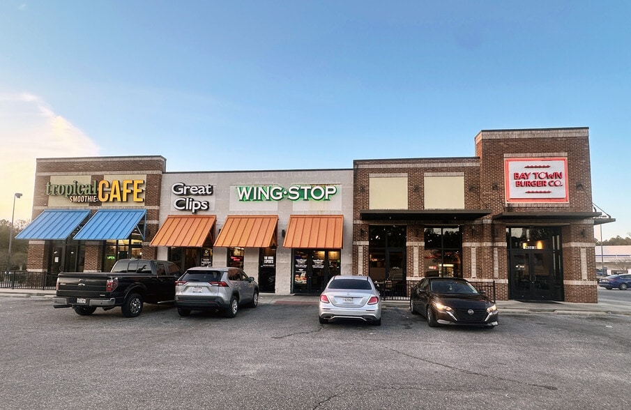 More Photos Of 7450 Airport Blvd, Mobile General Retail For Lease