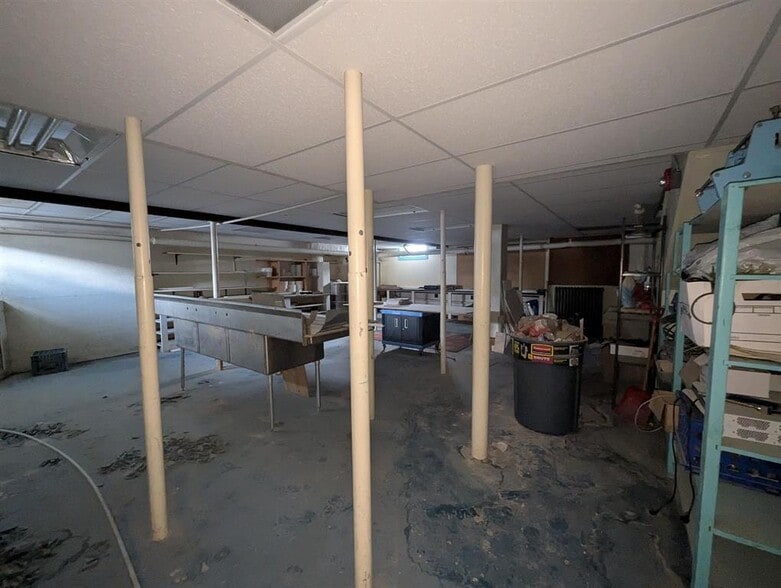 More Photos Of 16 Central st, Claremont Specialty For Sale