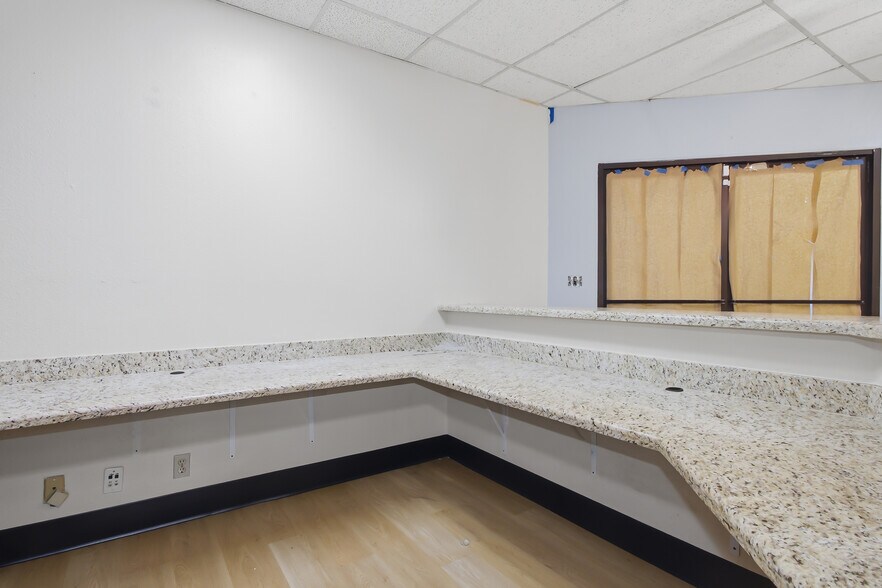 More Photos Of 1820 E Sahara Ave, Las Vegas Office For Lease