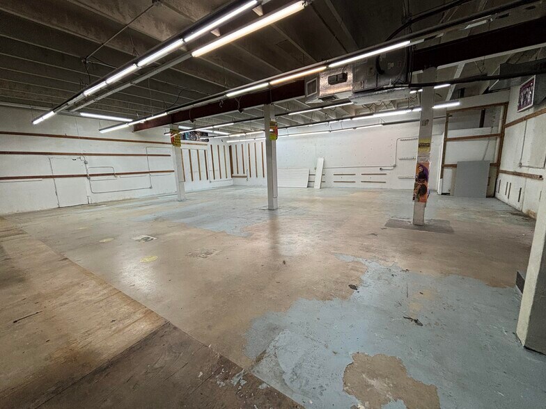 More Photos Of 560 NW 27th St, Miami Freestanding For Lease