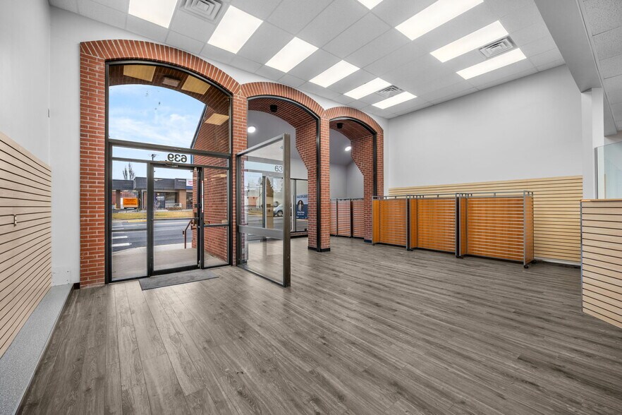 More Photos Of 639 Morgan St, Davenport Bank For Lease