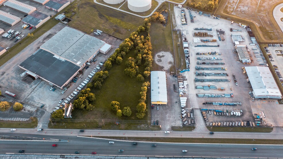 More Photos Of 2227 Gulf Fwy, League City Warehouse For Lease