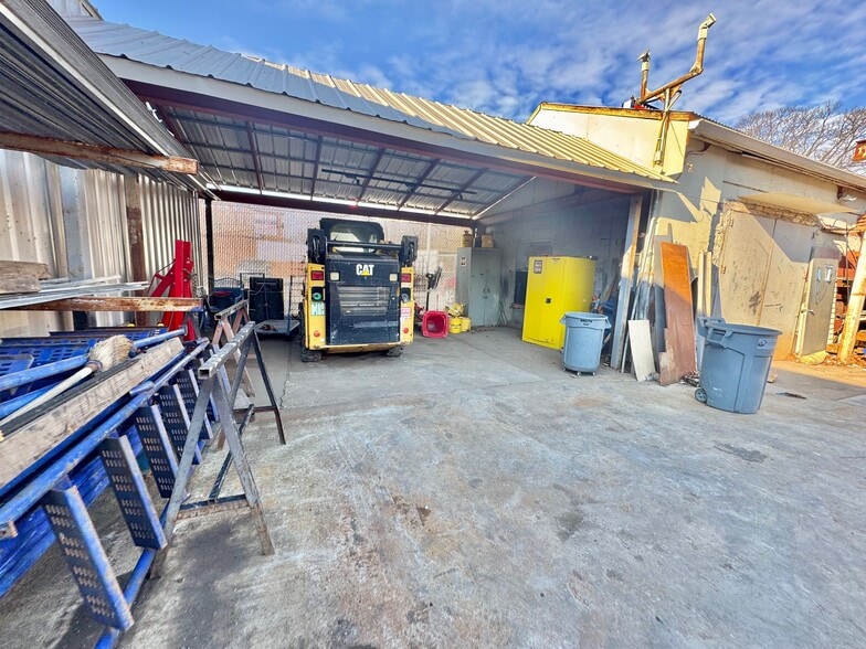 More Photos Of 824 Jamaica Ave, Brooklyn Freestanding For Sale