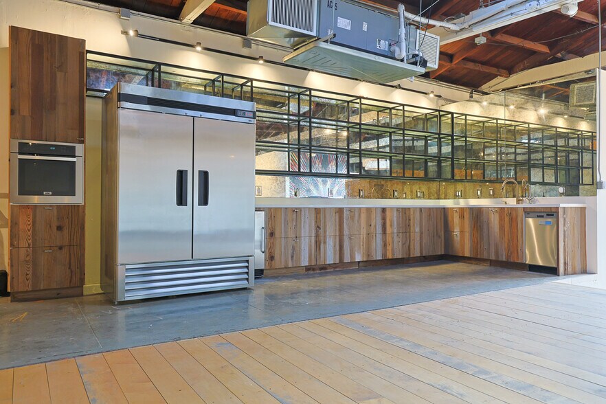 More Photos Of 350-360 Sunset Ave, Venice Warehouse For Lease