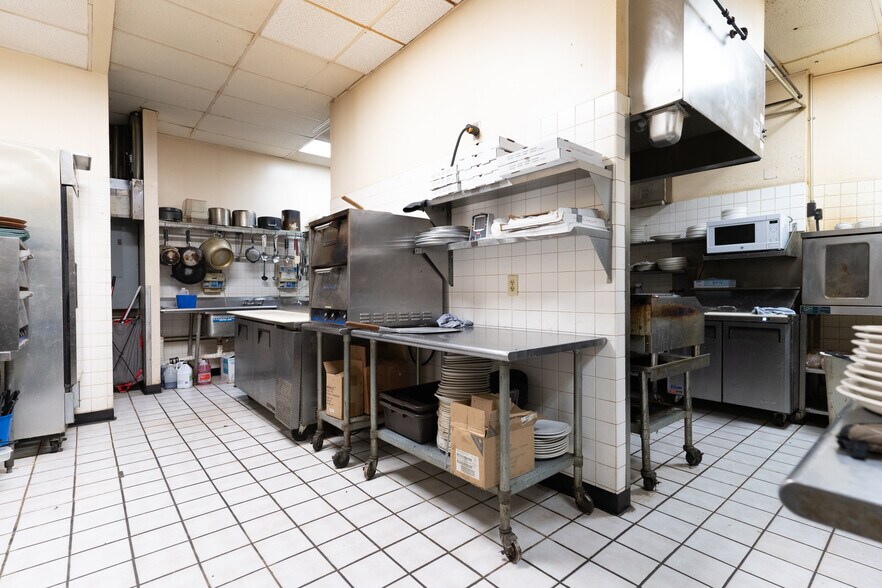 More Photos Of 1401 S Morley St, Moberly Restaurant For Sale