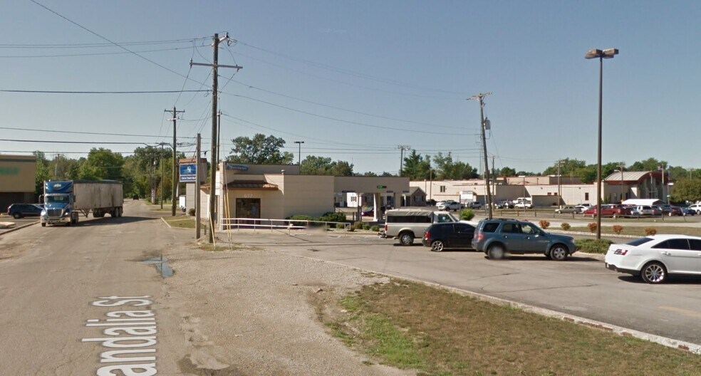 More Photos Of 637 E National Ave, Brazil Bank For Lease