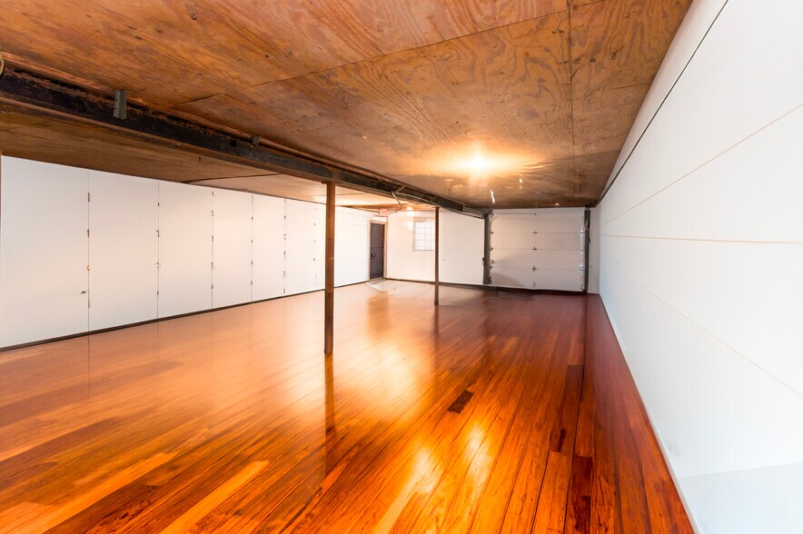 More Photos Of 1044 Baxter St, Athens Freestanding For Sale