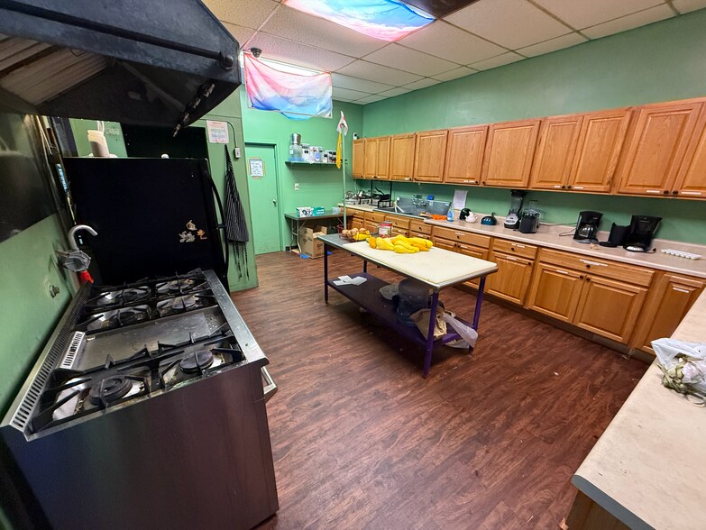 More Photos Of 1001 Winterville Rd, Athens Showroom For Lease