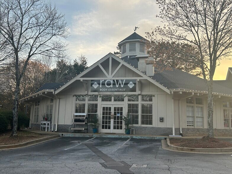 More Photos Of 2000 Shakerag Hl, Peachtree City Convenience Store For Lease
