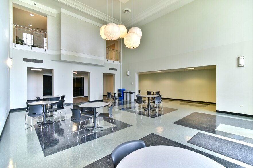 More Photos Of 2400 E Devon Ave, Des Plaines Loft Creative Space For Lease