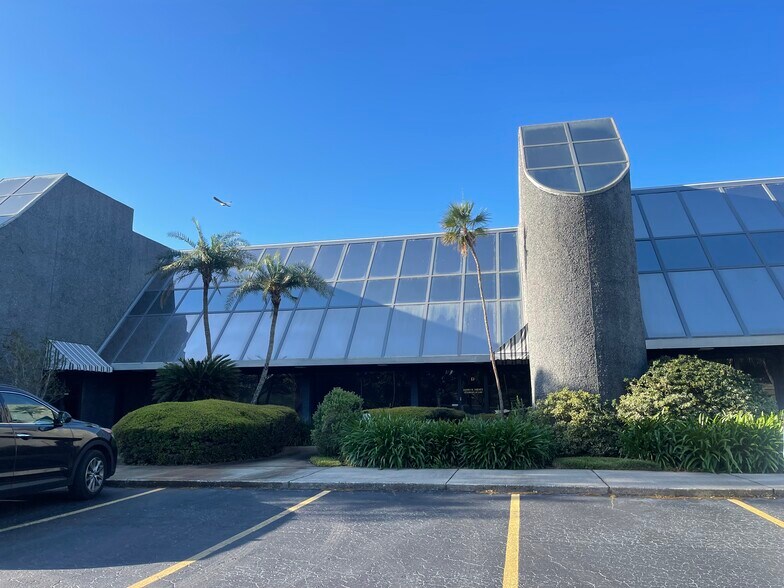 More Photos Of 6740 Crosswinds Dr, Saint Petersburg Coworking Space