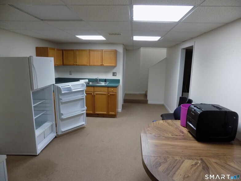 More Photos Of 85 Beleden Gardens Dr, Bristol Medical For Sale