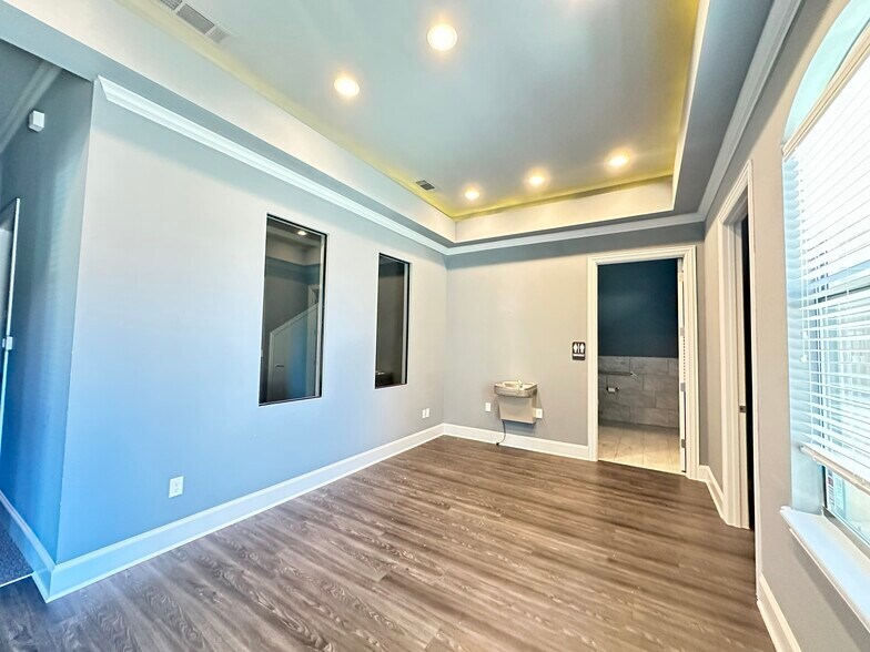 More Photos Of 8821 Davis Blvd, Keller Medical For Lease