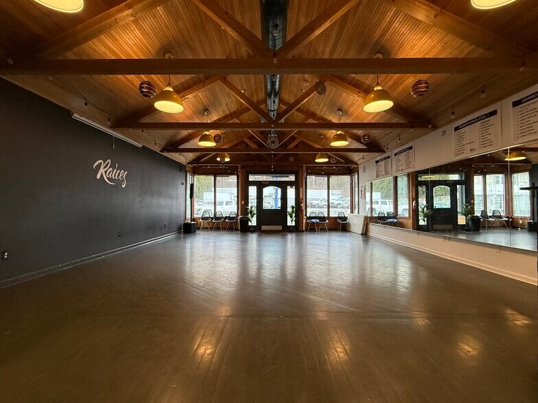 More Photos Of , Worcester General Retail For Sale