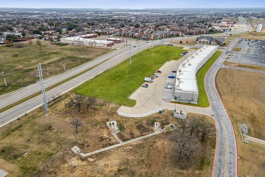 More Photos Of 550 W Round Grove Rd, Lewisville Showroom For Lease