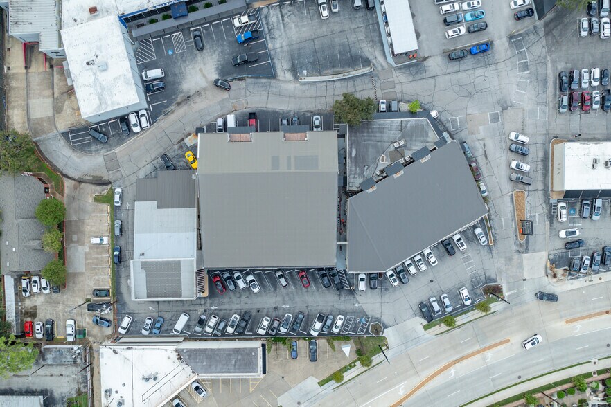 More Photos Of 12653 Memorial Dr, Houston Storefront For Lease