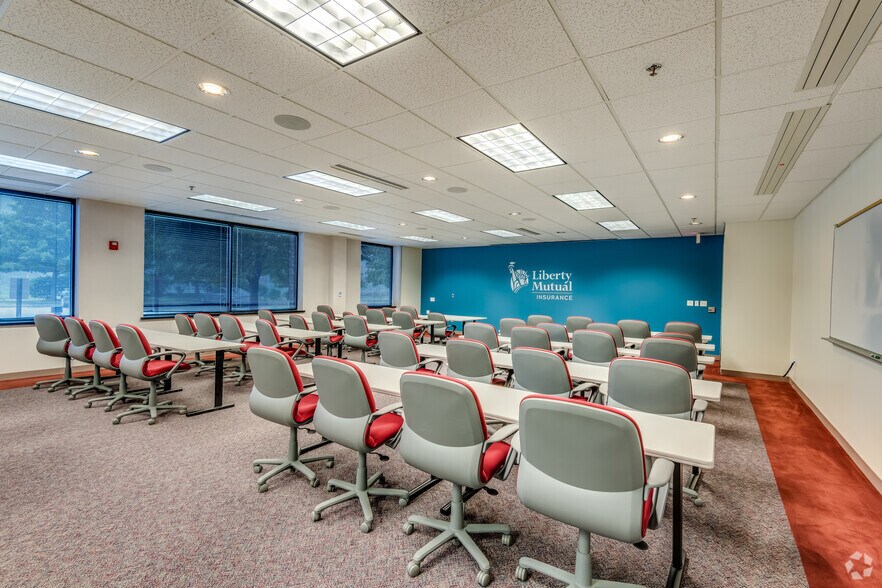 More Photos Of 11800 W Park Pl, Milwaukee Office For Lease