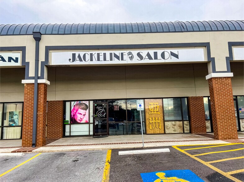 More Photos Of 7530 Bandera Rd, San Antonio Storefront For Lease