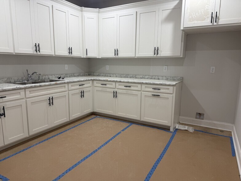 More Photos Of 3304 Hutchinson Ave, Adel Light Manufacturing For Lease