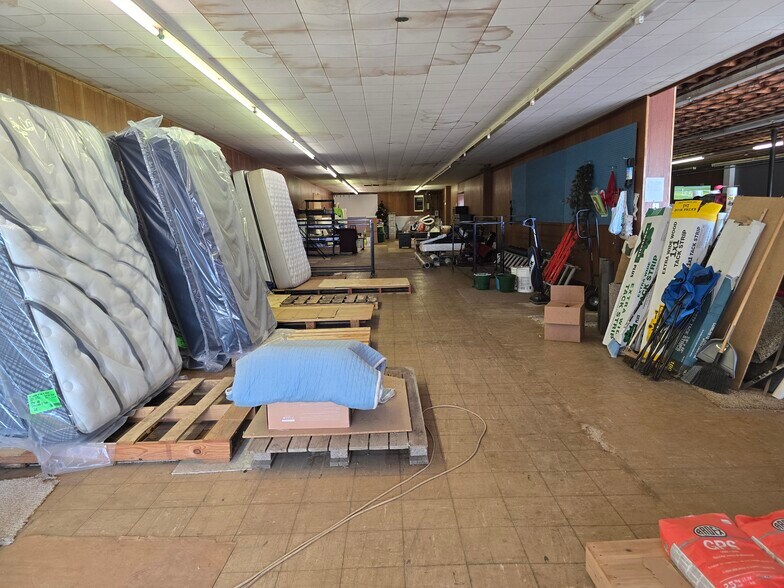 More Photos Of 2320 MN-60 Hwy, Windom General Retail For Sale