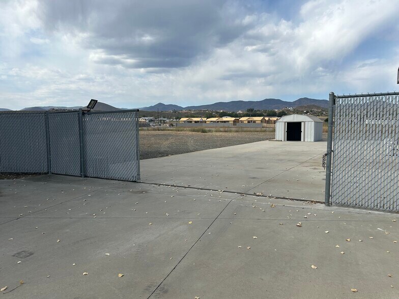 More Photos Of 700 S Bennett Dr, Dewey Warehouse For Lease