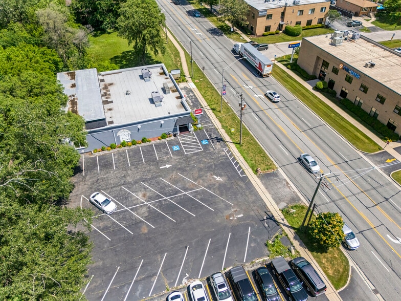 More Photos Of 10140 S Roberts Rd, Palos Hills Bar For Sale