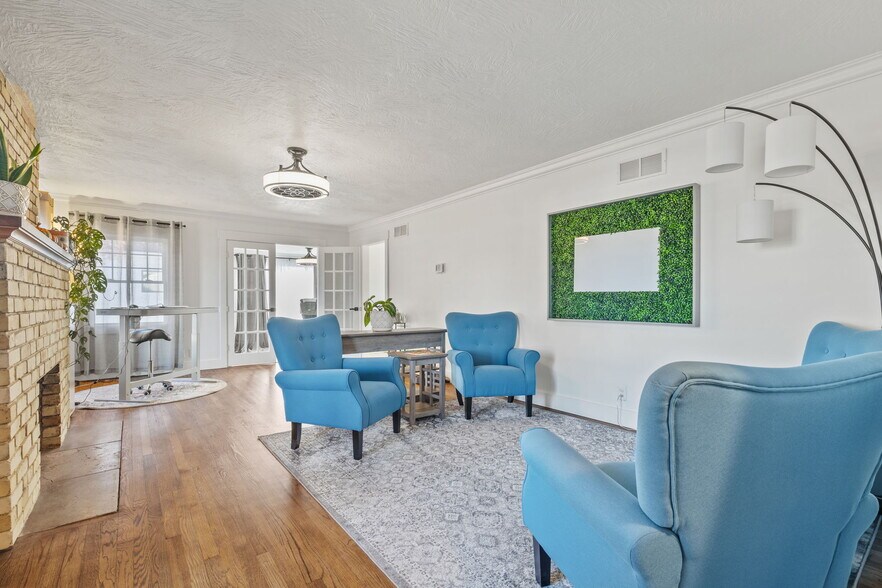 More Photos Of 2039 S Brentwood Blvd, Springfield Office For Sale