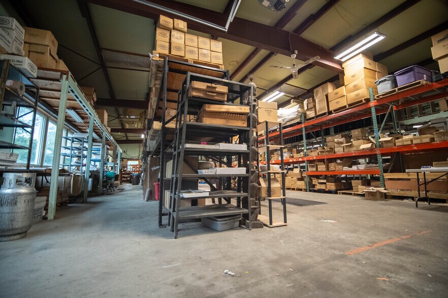 More Photos Of 300 Taugwonk Rd, Stonington Warehouse For Lease