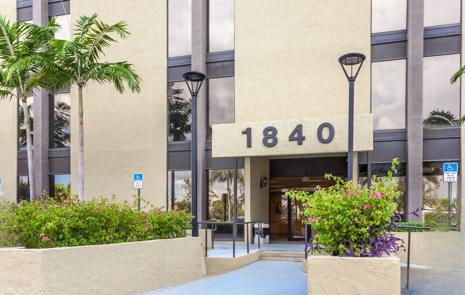 More Photos Of 1840 W 49th St, Hialeah Medical For Lease