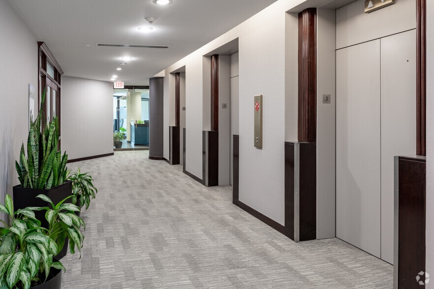 More Photos Of 7007 College Blvd, Overland Park Unknown For Lease