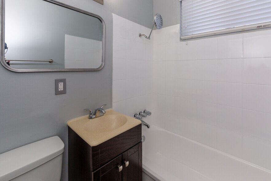 More Photos Of 1735 E 10th St, Long Beach Apartments For Sale