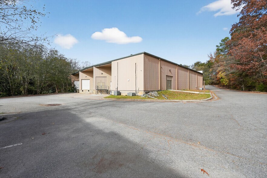 More Photos Of 209 Swathmore Ave, High Point Warehouse For Lease