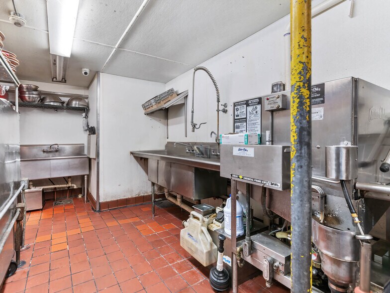 More Photos Of 176 Columbus Ave, Pawtucket General Retail For Sale