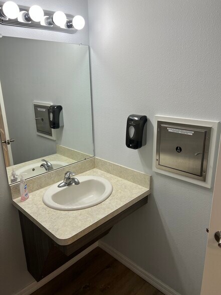 More Photos Of 1104 Kyle Wood Ln, Brandon Medical For Sale