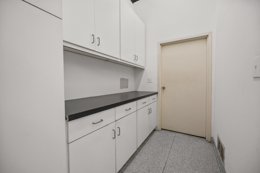 More Photos Of 15201 Prairie Ave, Lawndale Flex For Sale