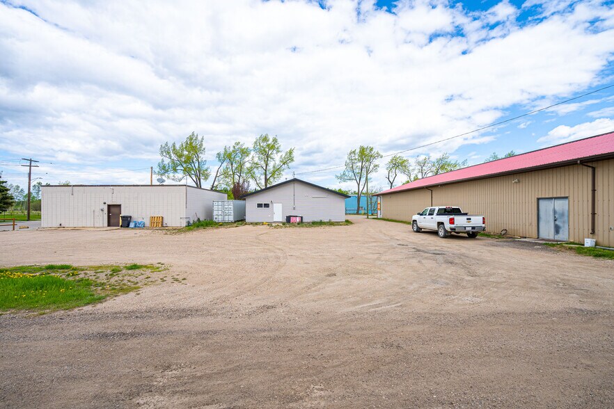 More Photos Of 23 Railway Av, Marwayne Storefront For Sale