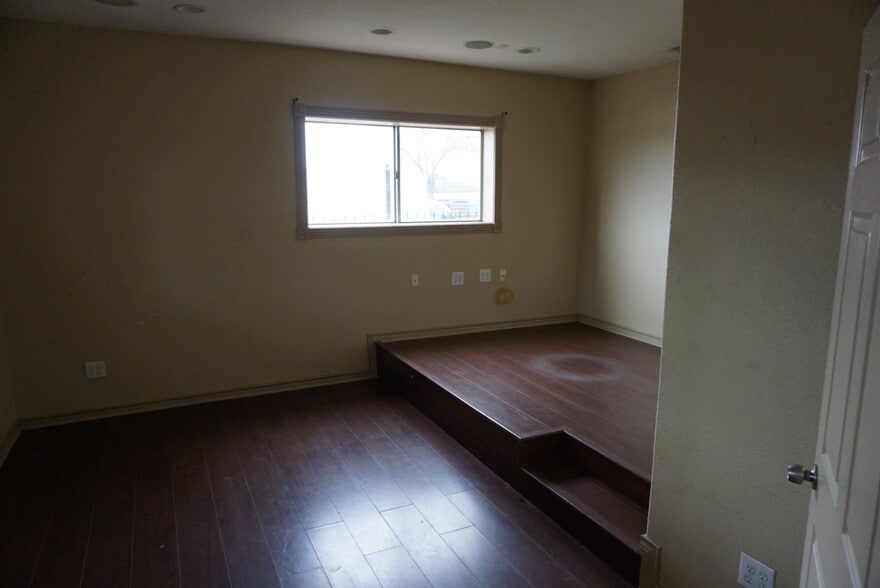 More Photos Of 12803 Rita Ln, Houston Warehouse For Sale