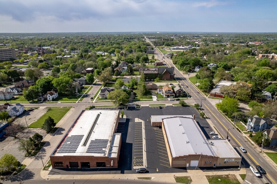 More Photos Of 727 1st Ave, Rockford Industrial For Sale