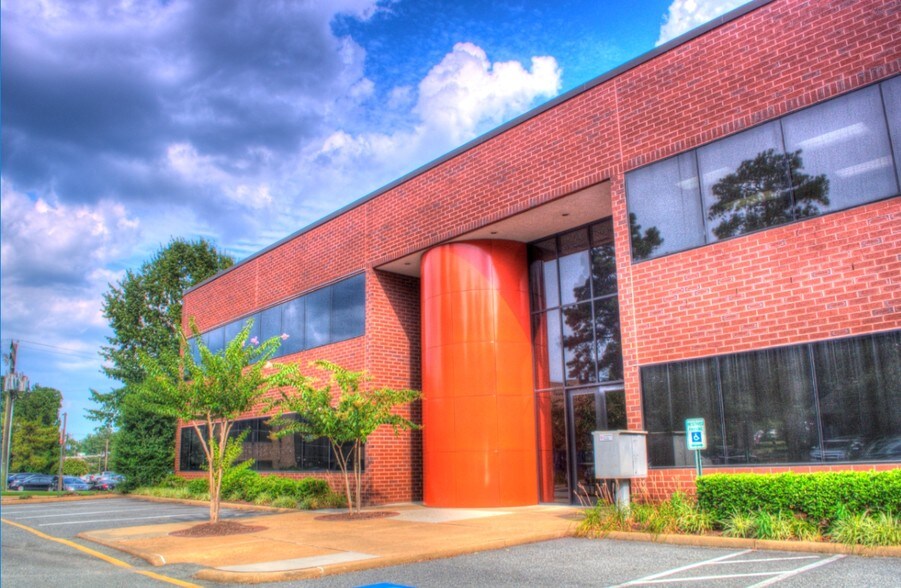 More Photos Of 2800 N Parham Rd, Richmond Office For Sale