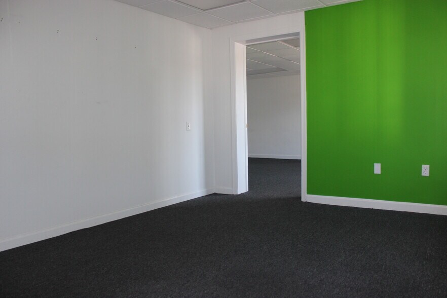 More Photos Of 2348 Whitney Ave, Hamden Storefront Retail Office For Lease