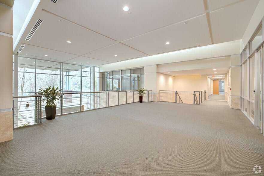 More Photos Of 9601 Amberglen Blvd, Austin Office For Lease