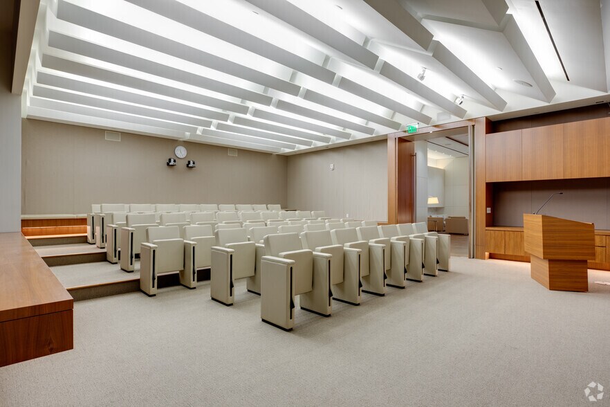 More Photos Of 2325 E Camelback Rd, Phoenix Office For Lease