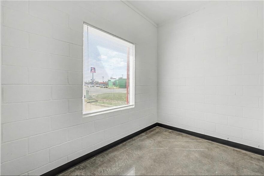 More Photos Of 800 Highland Ave, Springdale Freestanding For Sale